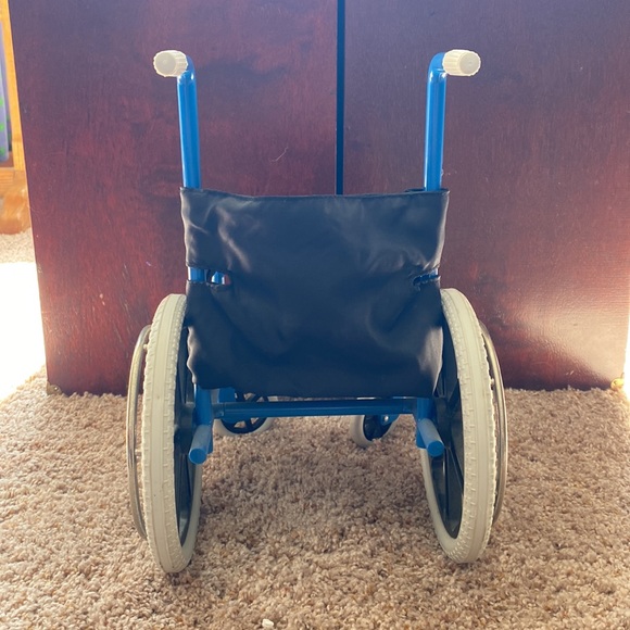 Wheelchair for American girl doll - Picture 4 of 4